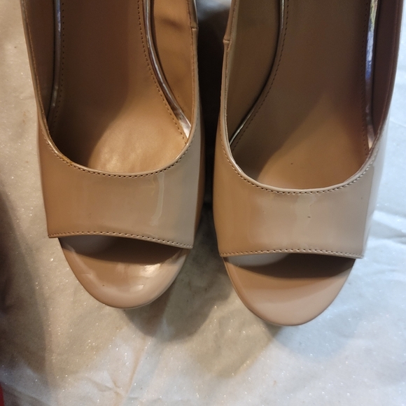 Women's BCBGeneration Jaz Pump Platform Peeptoe Wedge - Picture 8 of 8